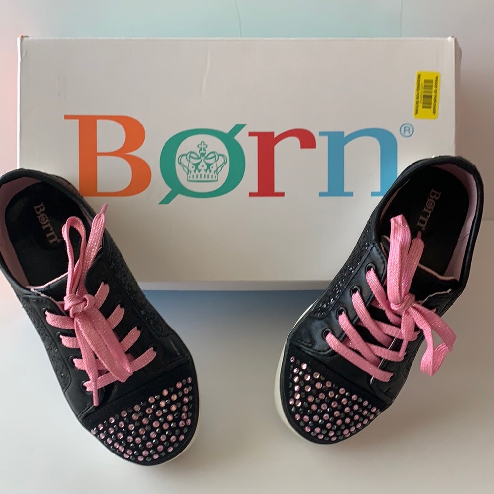 NIB Born shoes